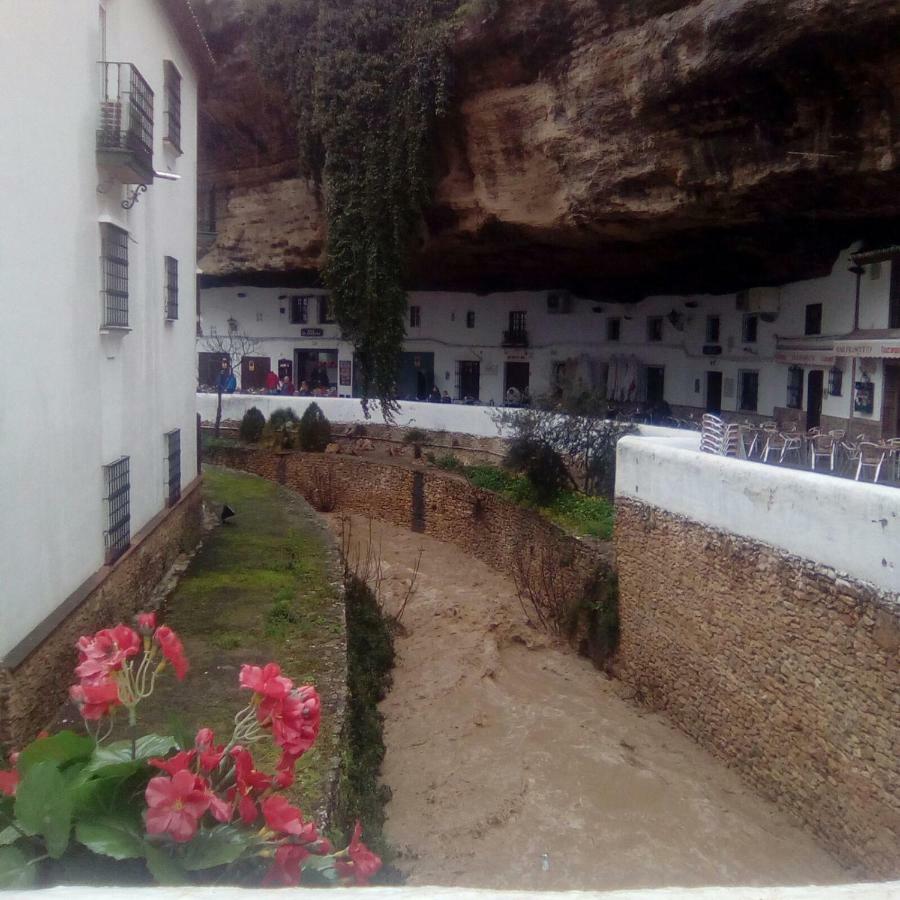 דירות Setenil De Las Bodegas La Casa Del Rio מראה חיצוני תמונה